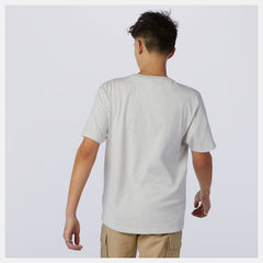 NB Athletics Higher Learning Badge Tee-Men | New Balance