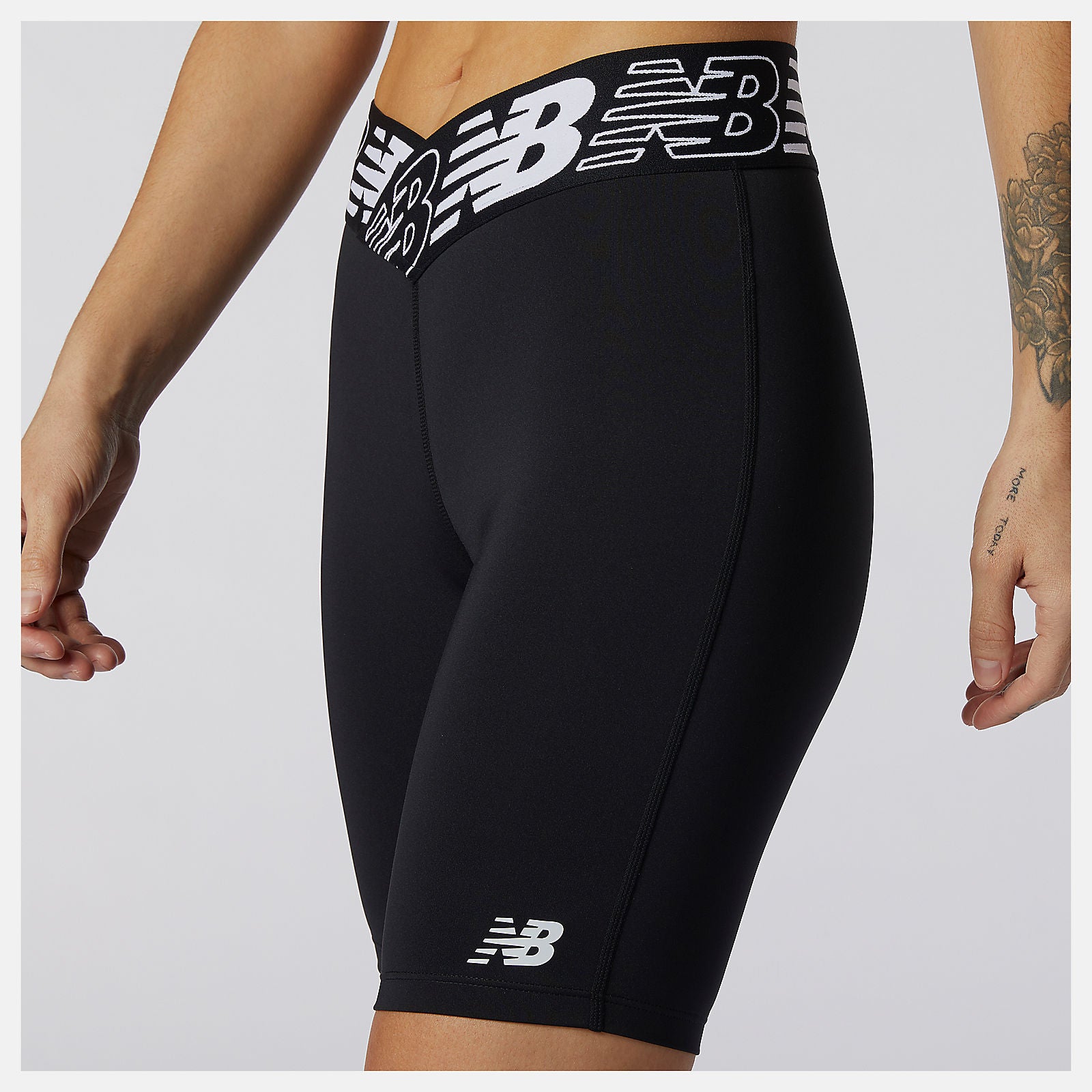 Relentless 8 inch Fitted Short-Women | New Balance